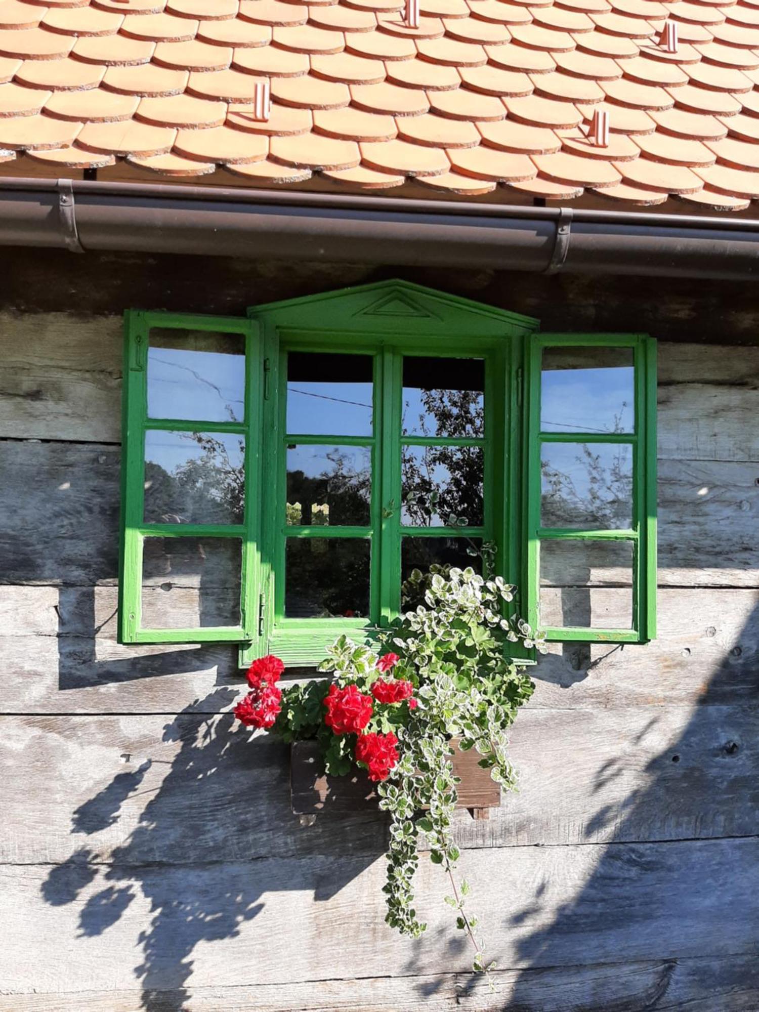 Apartmani Etno Kuca Pod Okicem Samobor Exteriör bild